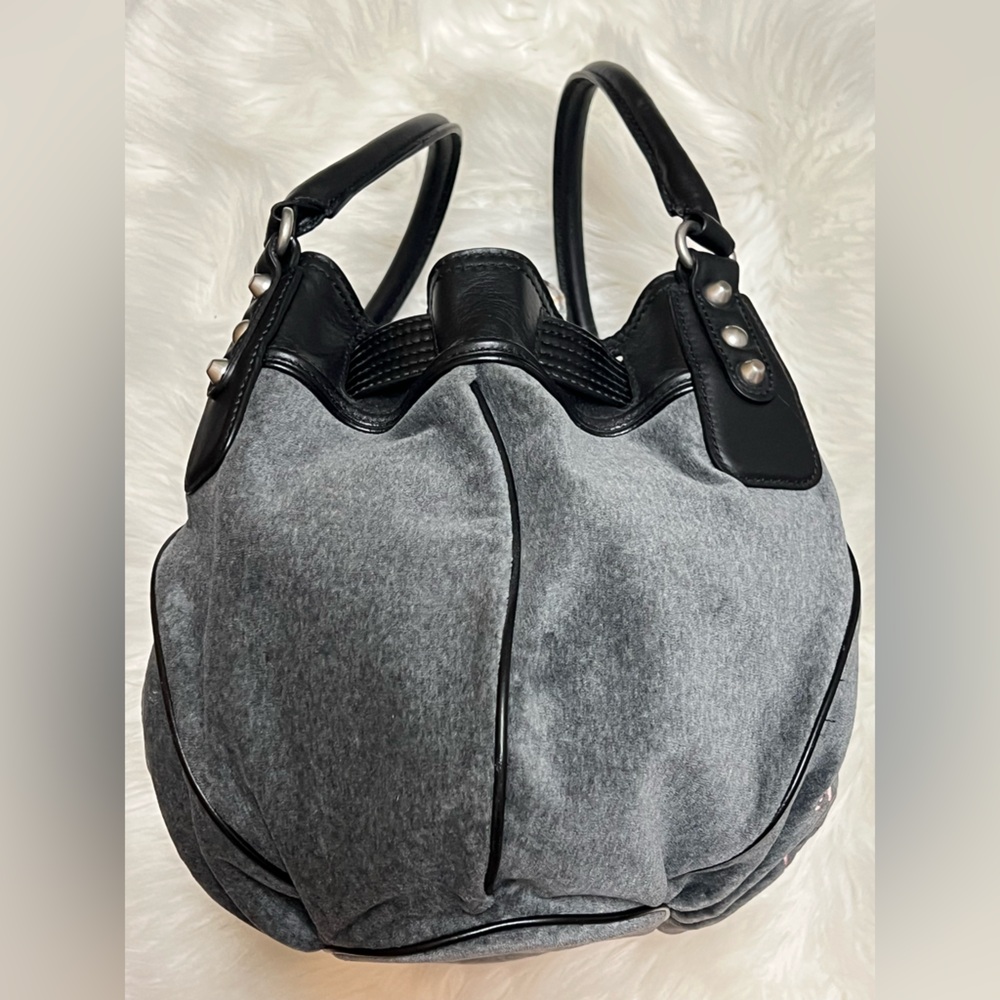 Juicy Couture Heritage Crest Freestyle Hobo with matching Makeup Pouch - Picture 7 of 17